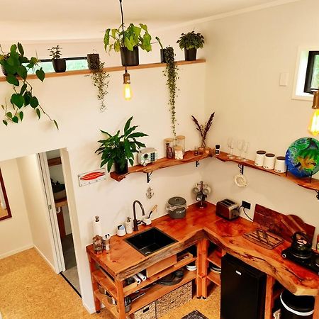 ホテル Adventurer'S Chest - Pohutukawa Hotwater Beach エクステリア 写真